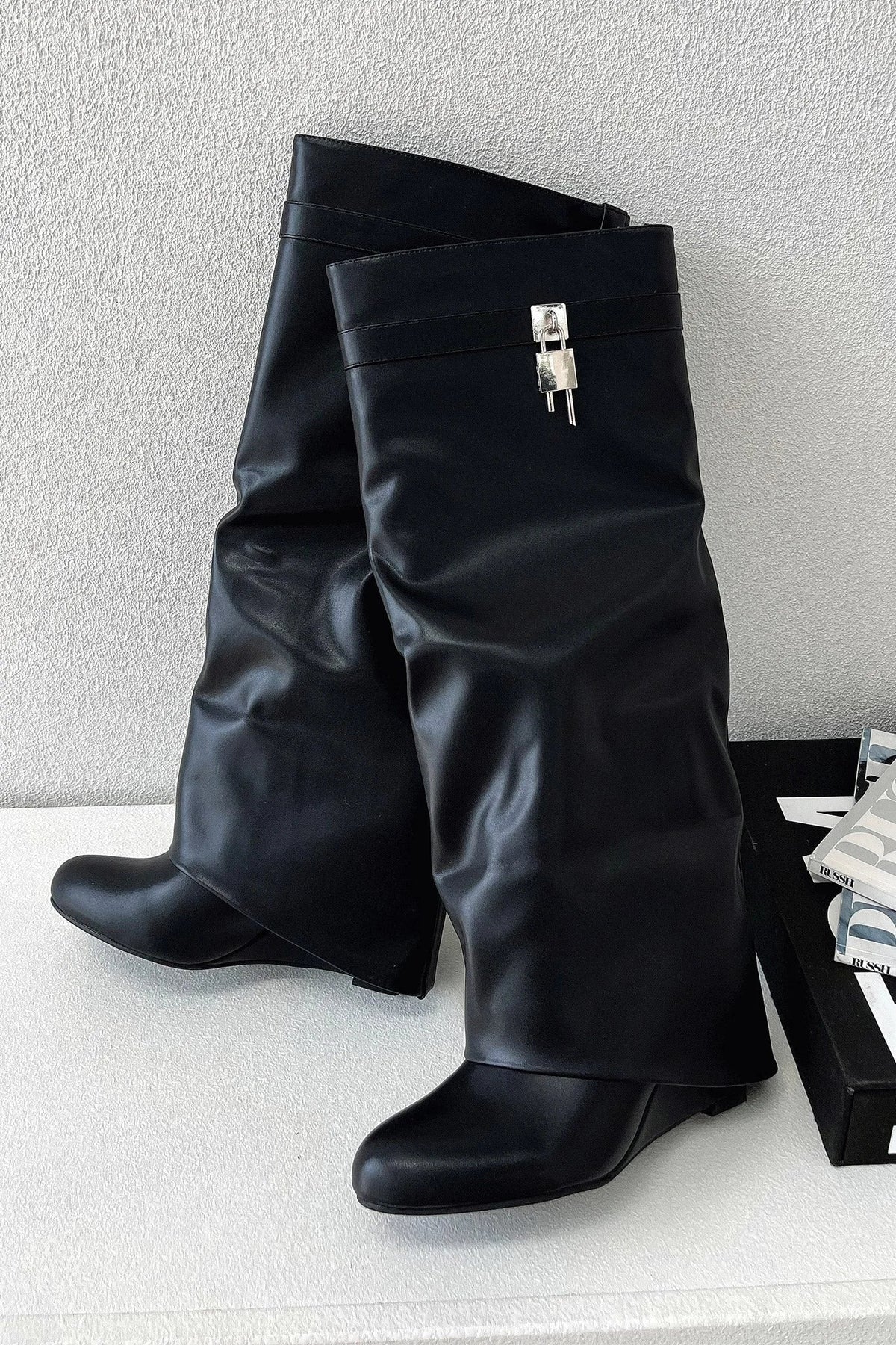 Women's faux leather knee-high boots with pointed toe and slouchy shaft – Black