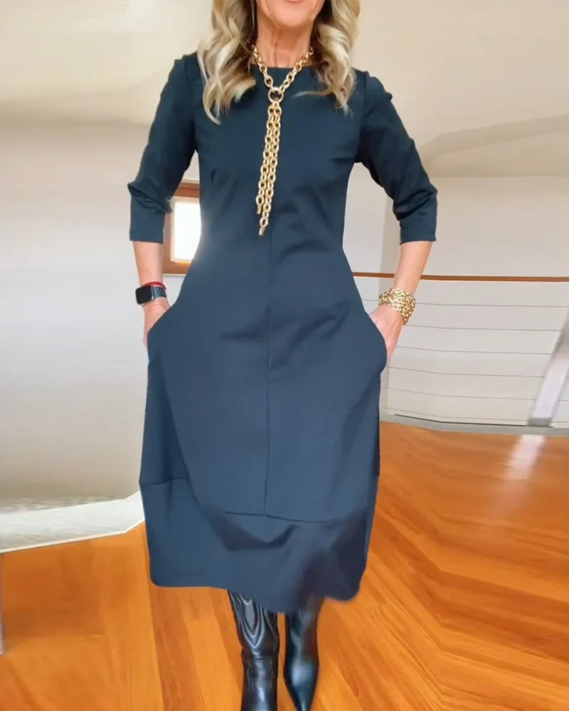 Women's knit 3/4-sleeve midi dress with round-neck and side pockets