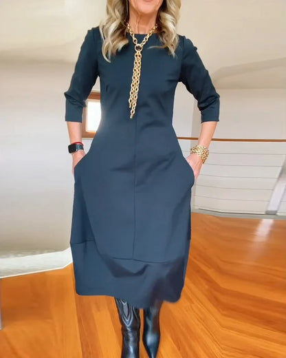 Women's knit 3/4-sleeve midi dress with round-neck and side pockets