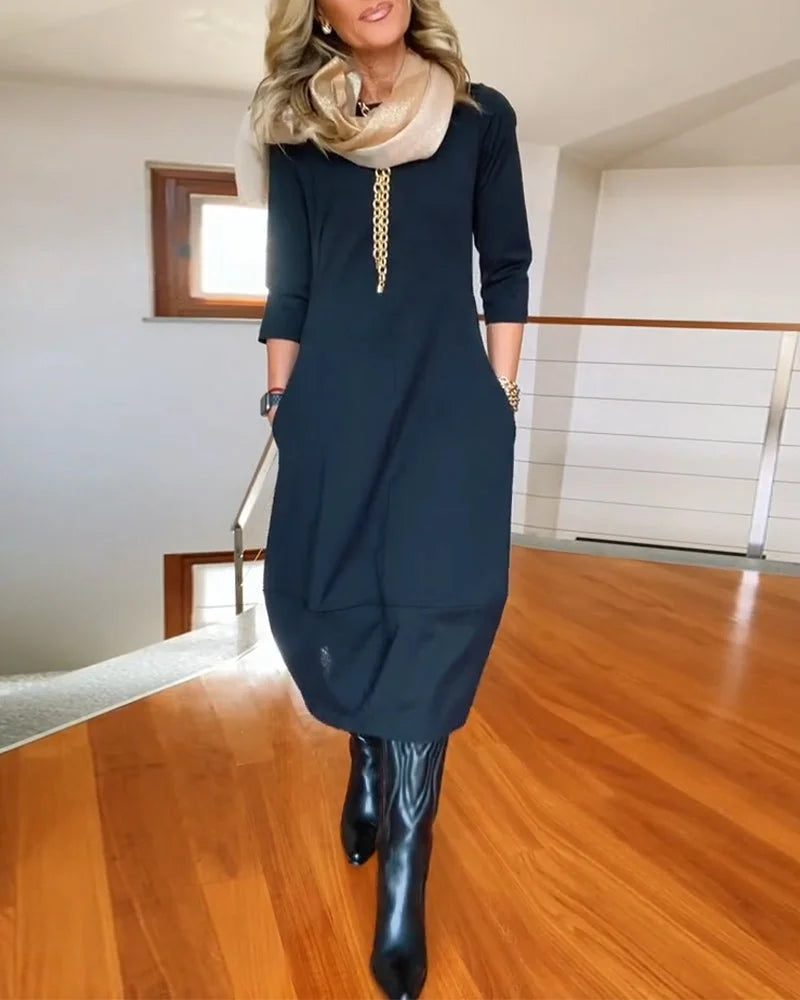 Women's knit 3/4-sleeve midi dress with round-neck and side pockets