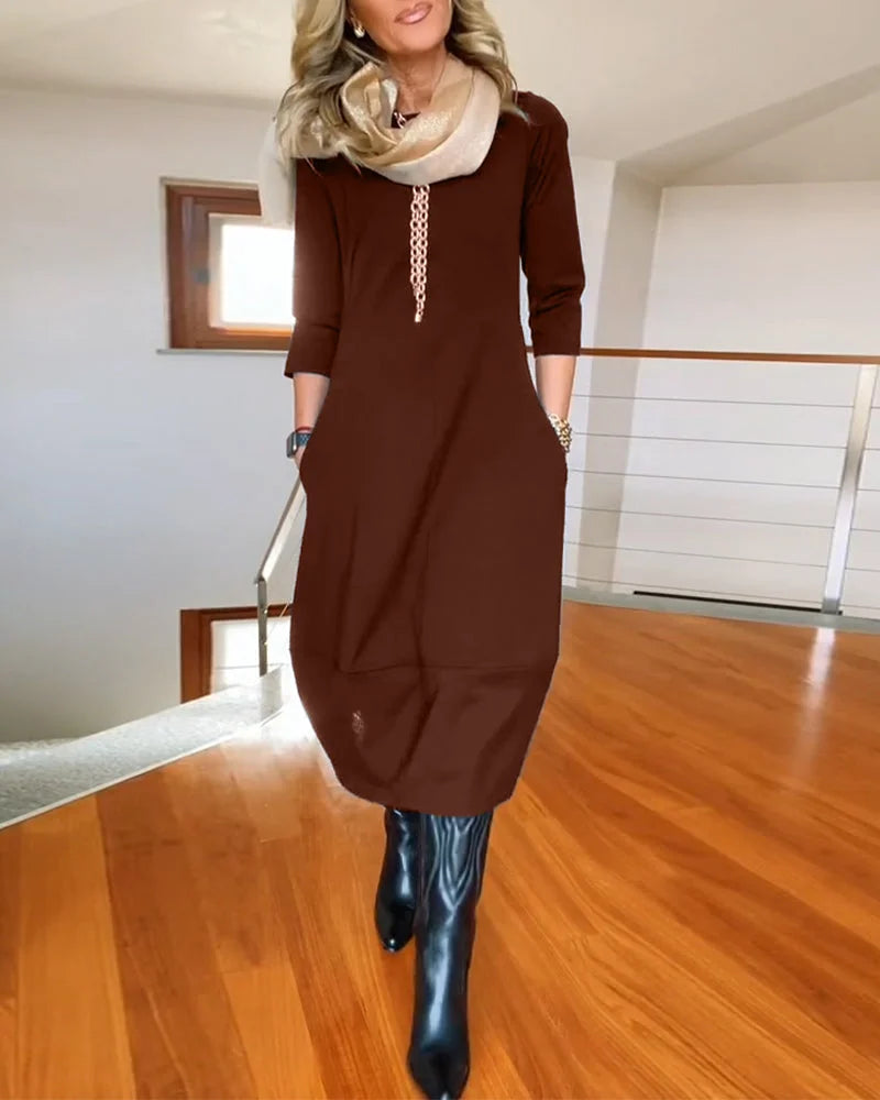 Women's knit 3/4-sleeve midi dress with round-neck and side pockets