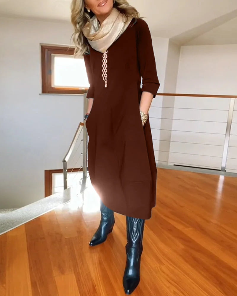Women's knit 3/4-sleeve midi dress with round-neck and side pockets
