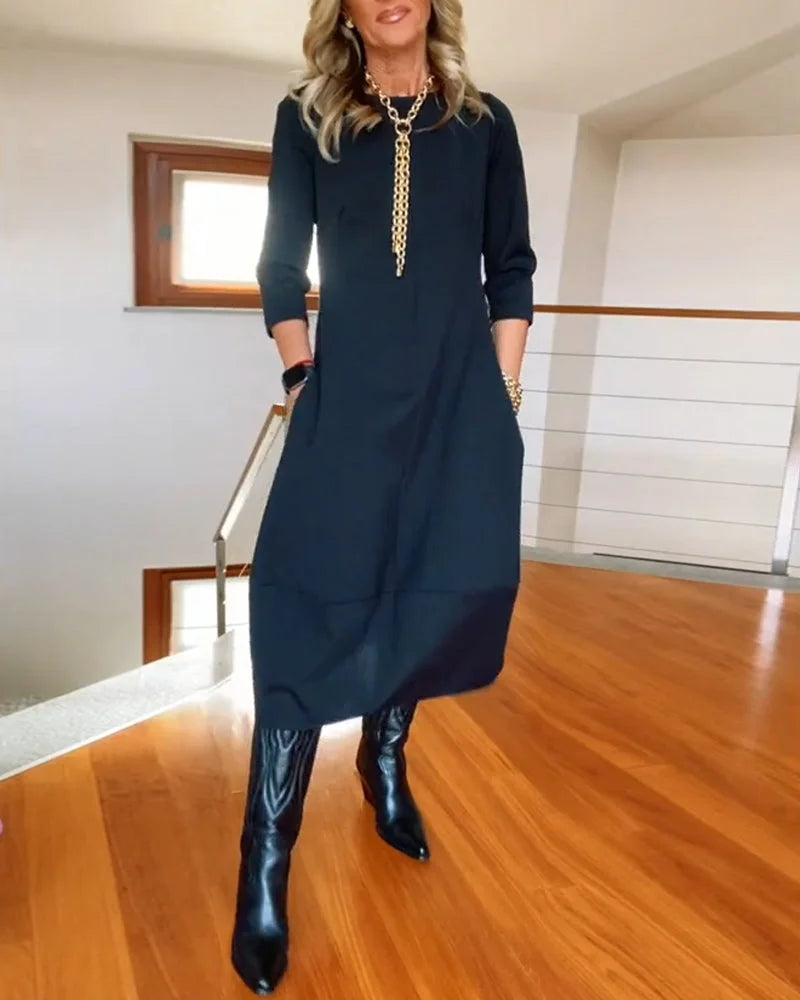 Women's knit 3/4-sleeve midi dress with round-neck and side pockets