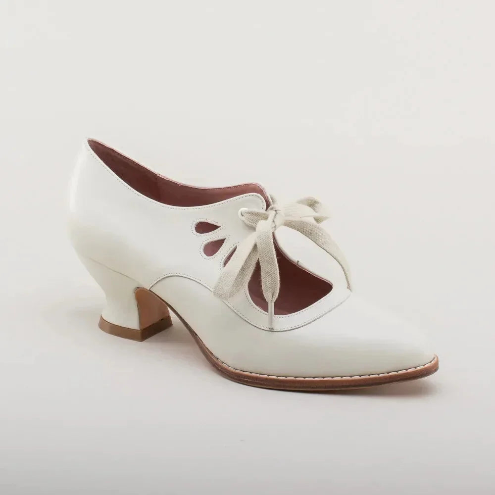 Women's leather Mary-Jane style pumps with cut-out lace-up ties