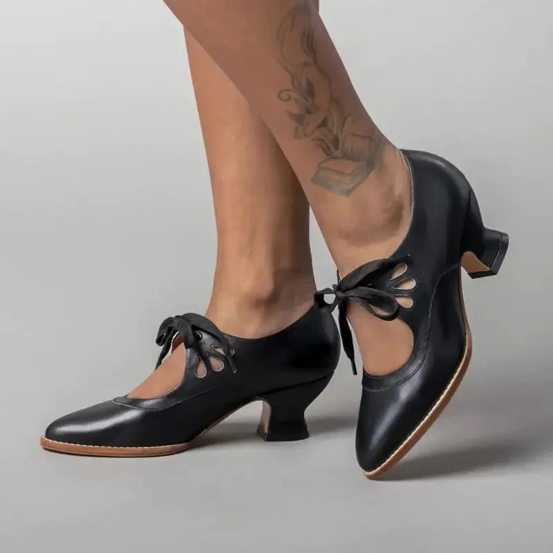Women's leather Mary-Jane style pumps with cut-out lace-up ties – Black