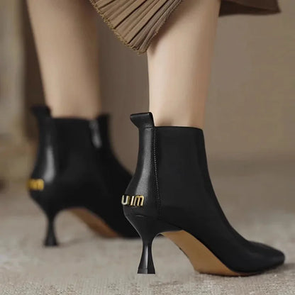 Women's leather pointed-toe kitten-heel ankle boots with zipper