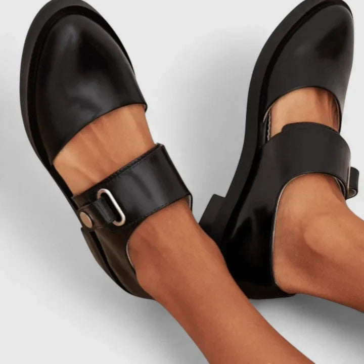 Women's patent leather Mary-Jane flats with side cut-outs – Black