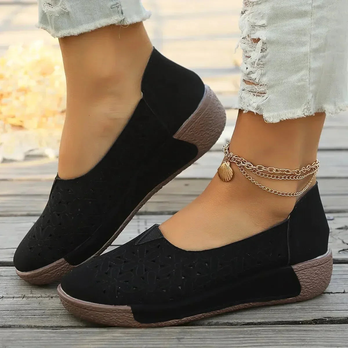 Women's perforated platform slip-on loafers with sole – Black