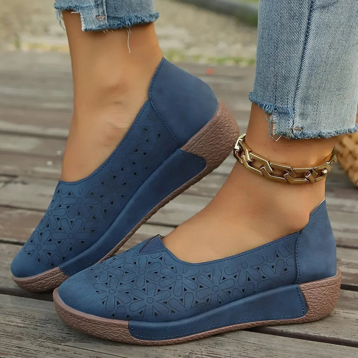 Women's perforated platform slip-on loafers with sole – Blue