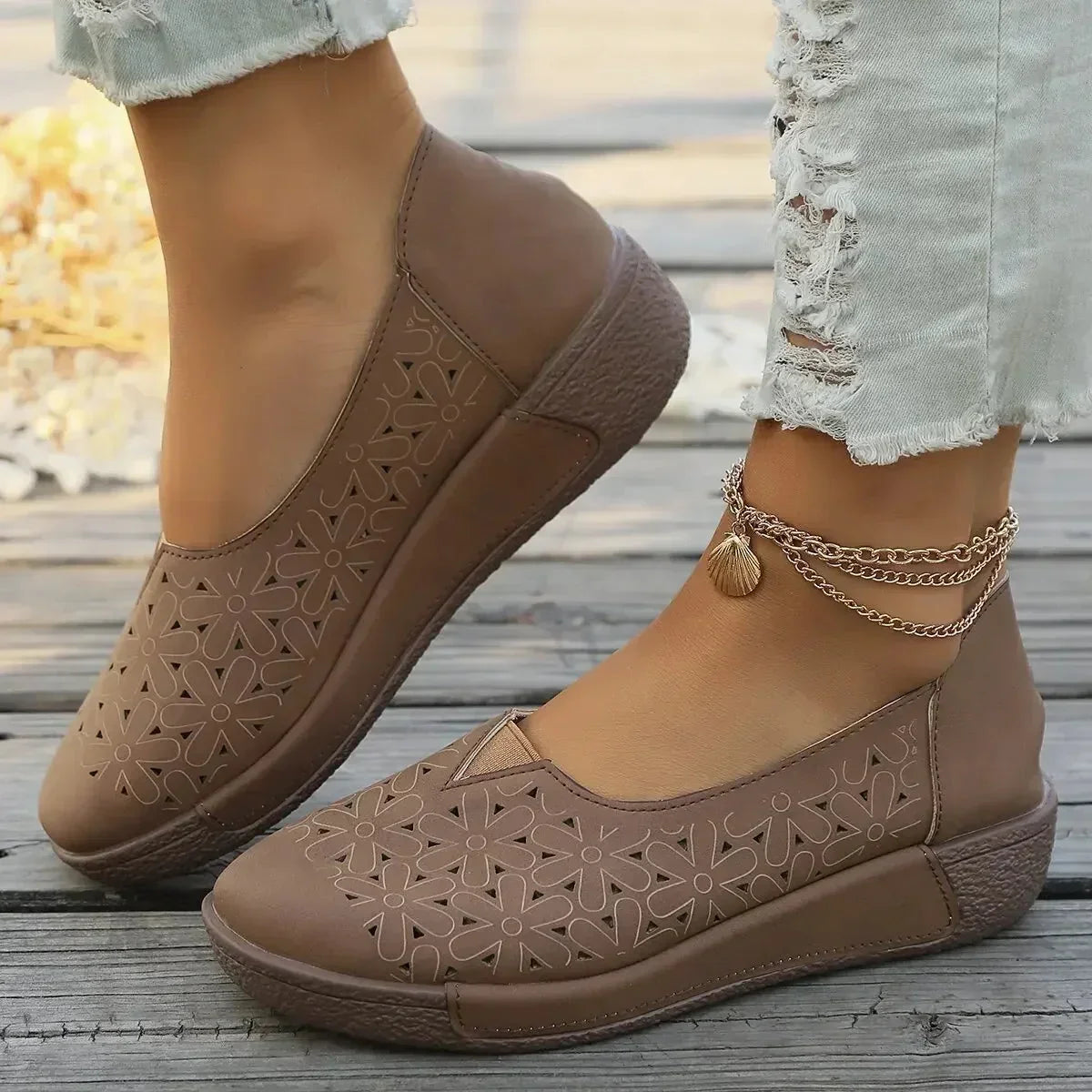 Women's perforated platform slip-on loafers with sole – Brown