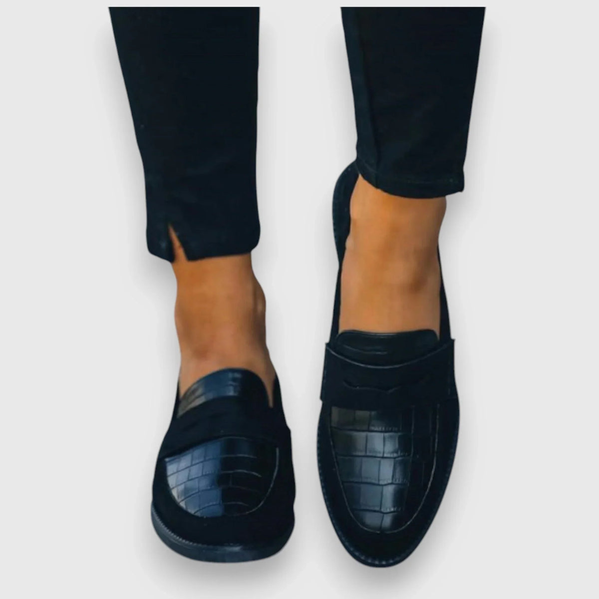 Women's suede slip-on loafers with croc-embossed strap – Black