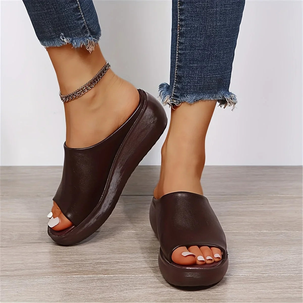 Women's leather-look slip-on wedge sandals with open-toe design