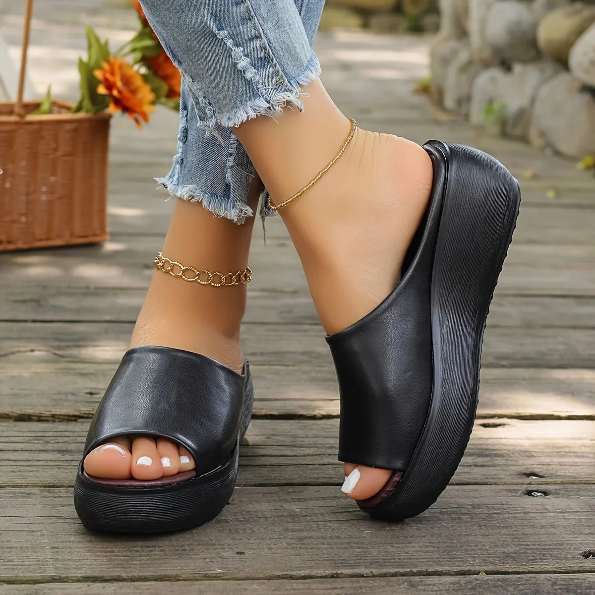 Women's leather-look slip-on wedge sandals with open-toe design – Black