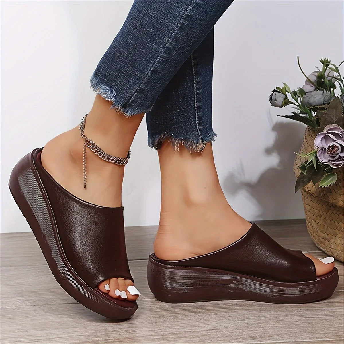 Women's leather-look slip-on wedge sandals with open-toe design