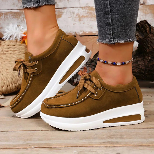 Women's suede platform lace-up sneakers with moc-toe stitching – Brown