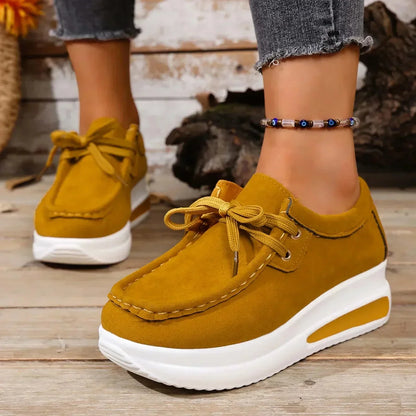 Women's suede platform lace-up sneakers with moc-toe stitching – Yellow