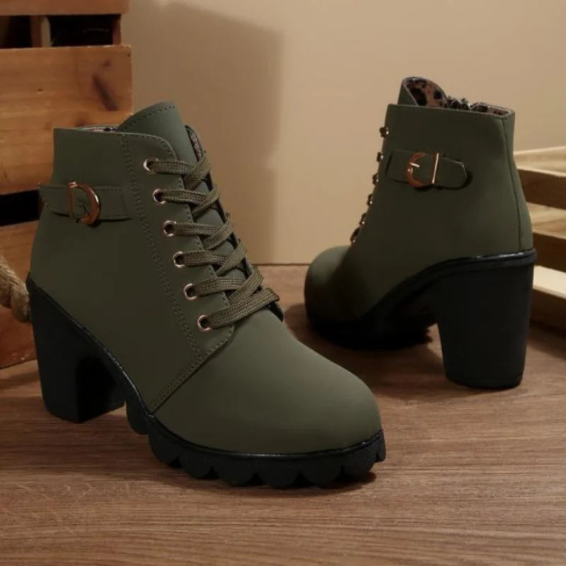 Women's chunky ankle boots with lace-up front and buckle side detail – Army Green