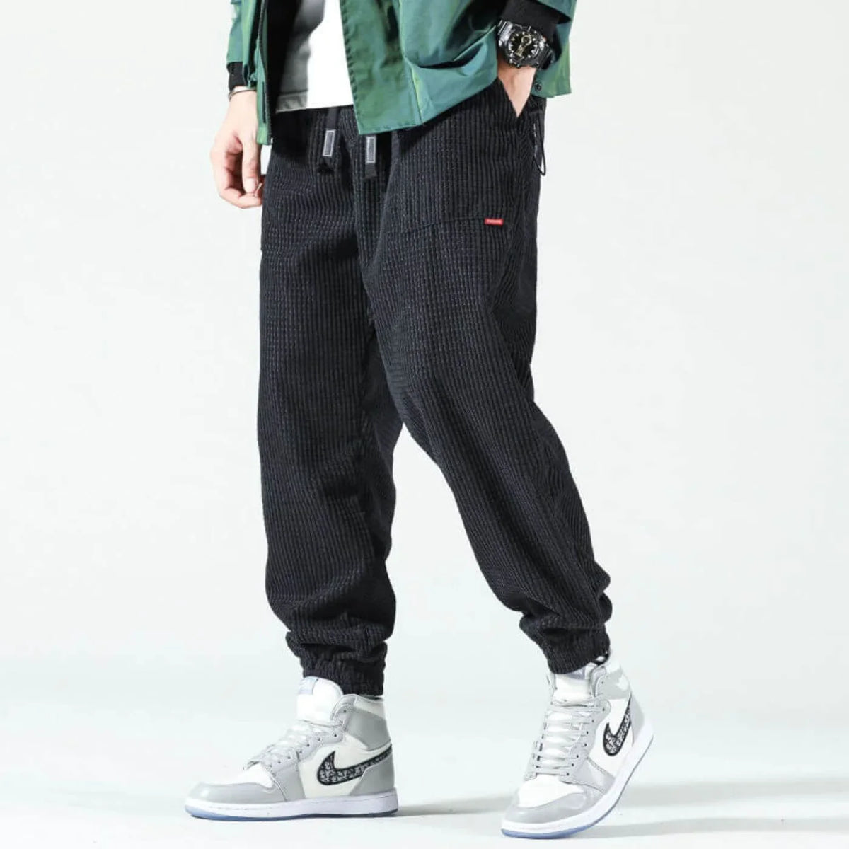 Women's classic corduroy joggers with drawstring waist and elastic cuffs – Black