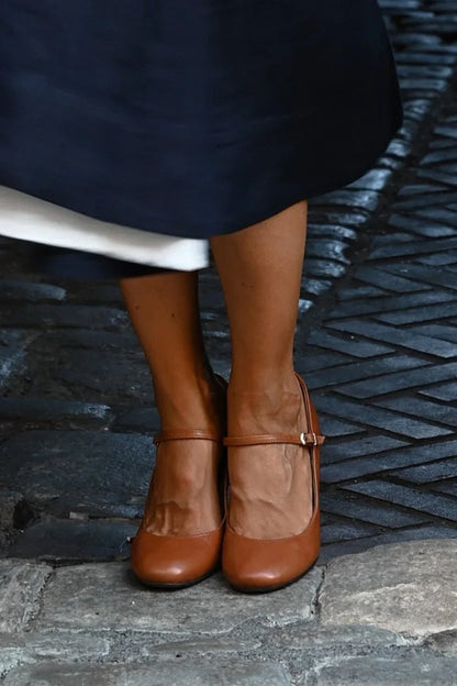Women's leather-look Mary-Jane block-heel pumps with buckle strap – Brown