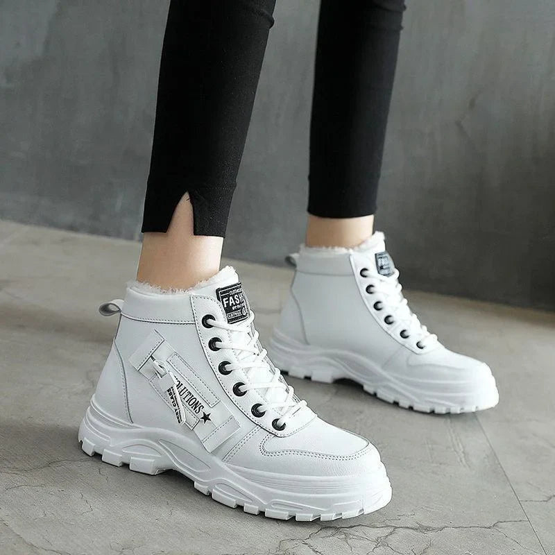 Women's comfort chunky-sole boots with faux-fur lining and lace-up front