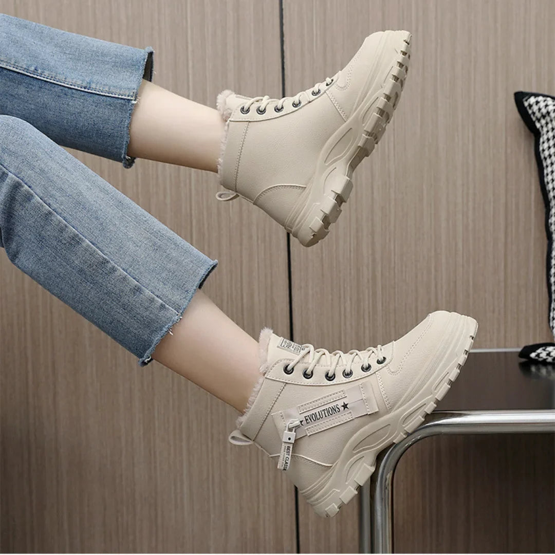 Women's comfort chunky-sole boots with faux-fur lining and lace-up front