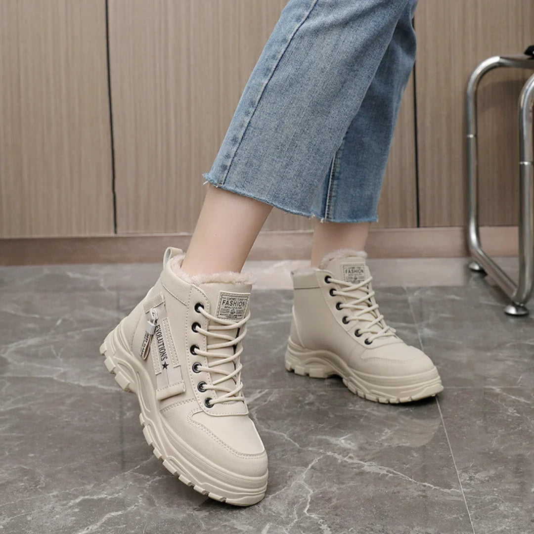 Women's comfort chunky-sole boots with faux-fur lining and lace-up front