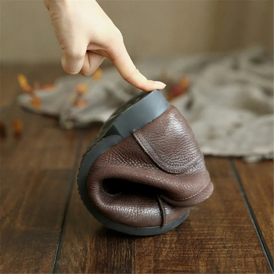 Women's comfort leather ankle boots with fuzzy lining and lace-up closure