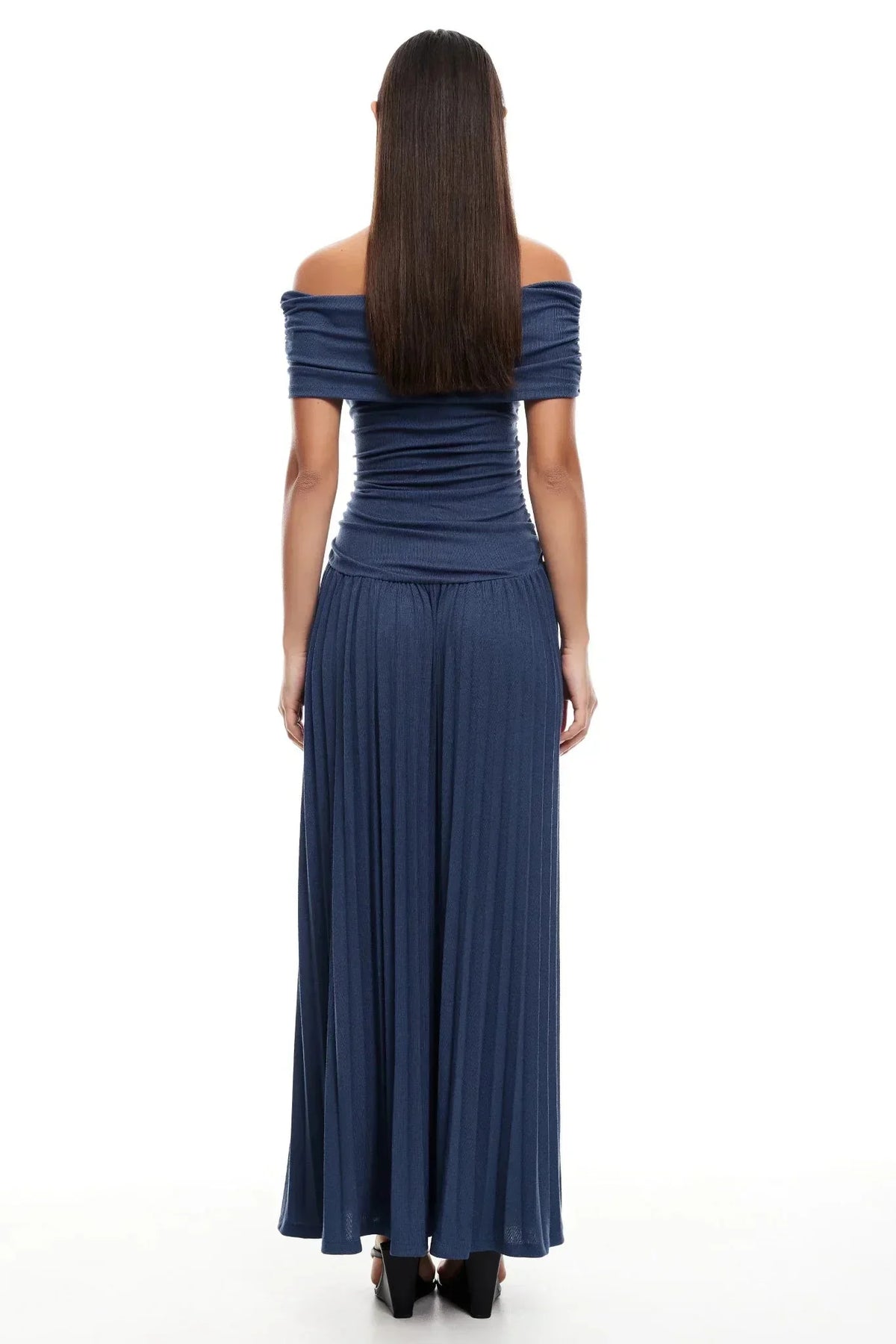 Women's flowy summer maxi dress with off-shoulder neckline and pleated skirt