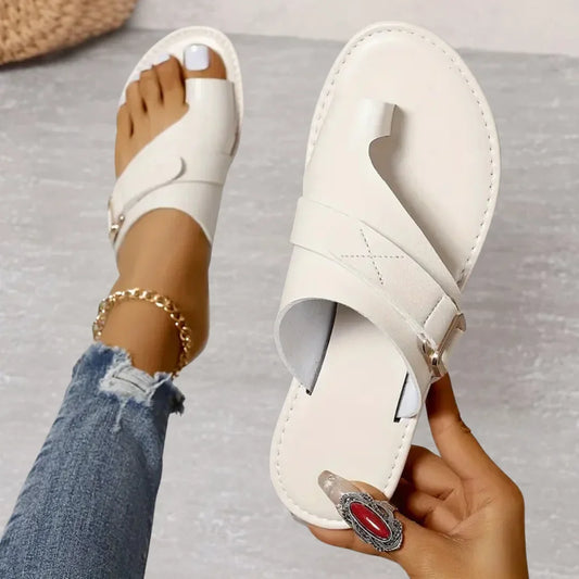 Women's faux leather comfort cushioned sandals with toe-loop and adjustable buckle strap – White