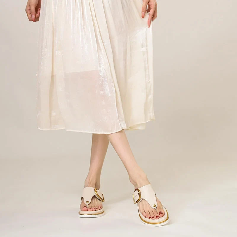 Women's faux leather thong-toe flat platform sandals with buckle
