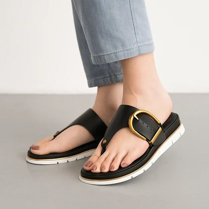 Women's faux leather thong-toe flat platform sandals with buckle – Black