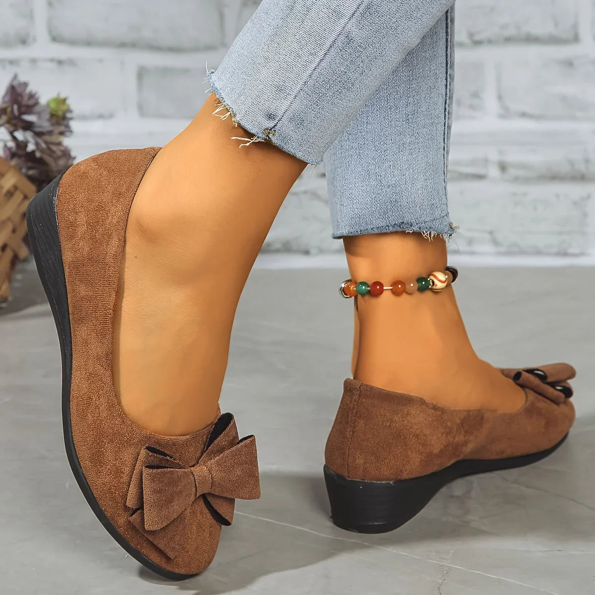 Women's faux suede bow-detail round-toe ballet flats slip-on