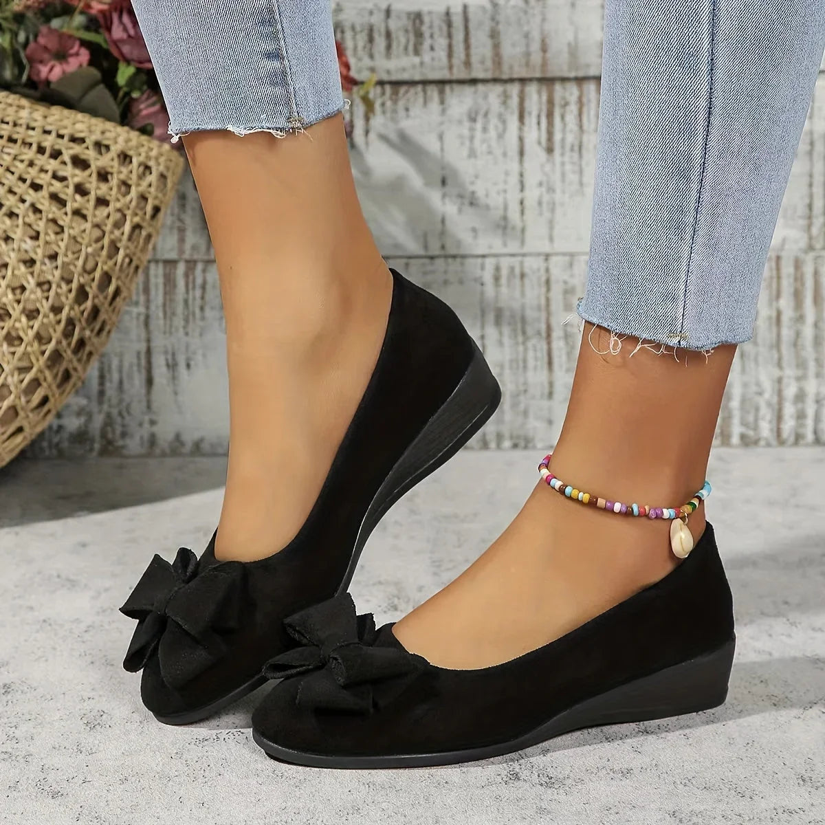Women's faux suede bow-detail round-toe ballet flats slip-on