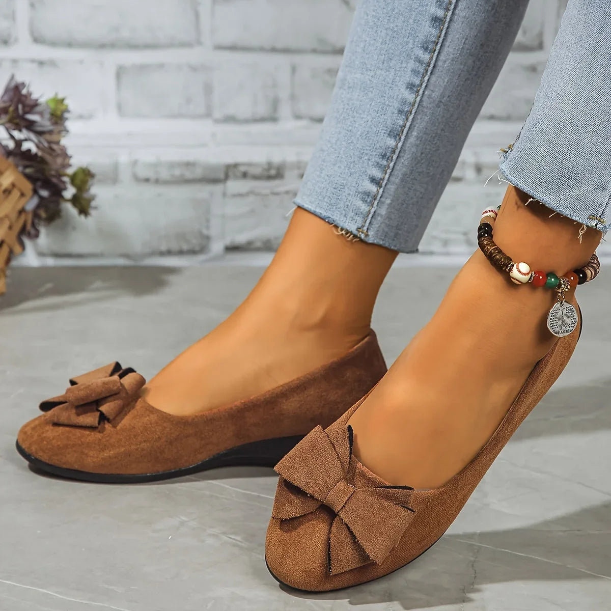Women's faux suede bow-detail round-toe ballet flats slip-on – Brown
