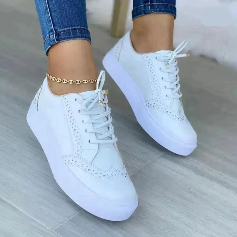 Women's faux suede platform sneakers with lace-up brogue detail – White