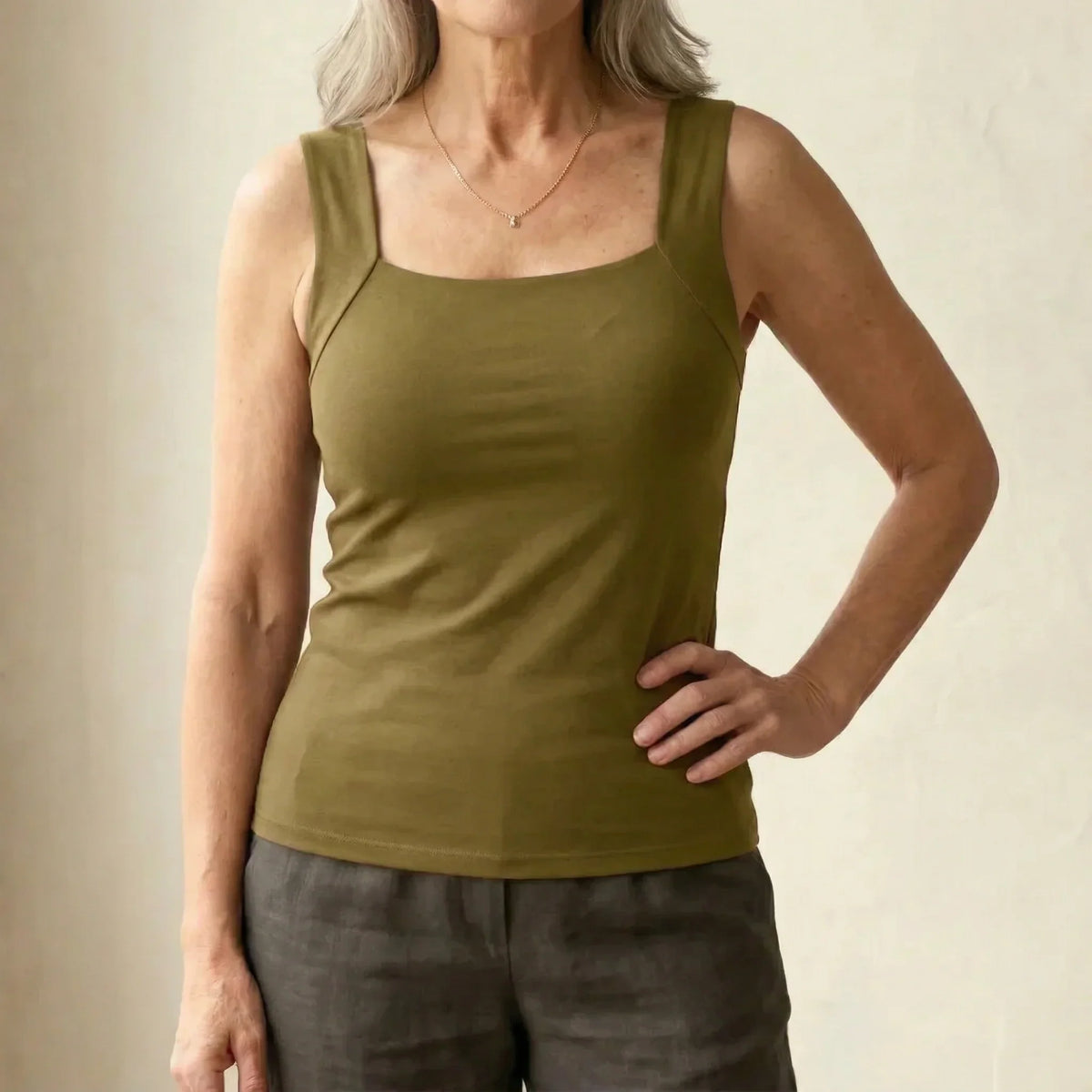 Women's fitted knit built-in bra tank top with square-neck – Green