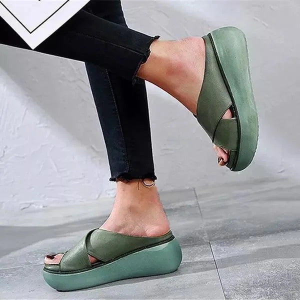 Women's flat cushioned faux-leather sandals with cross-strap open-toe design