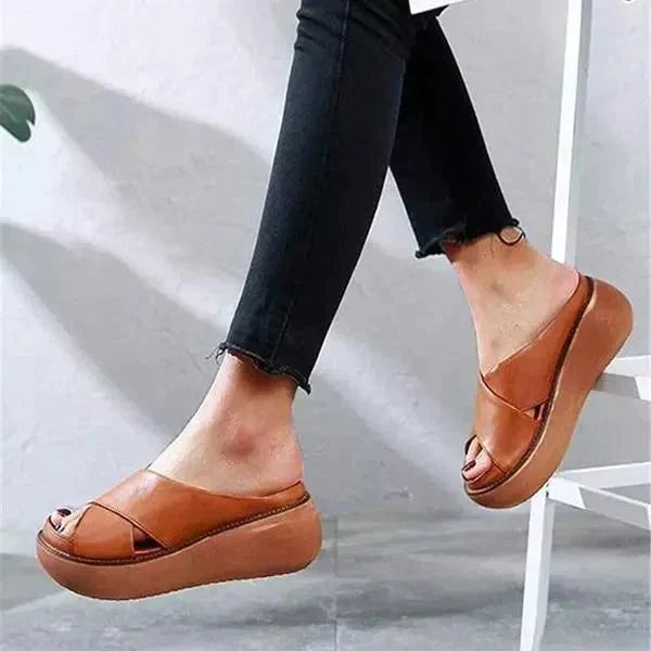 Women's flat cushioned faux-leather sandals with cross-strap open-toe design