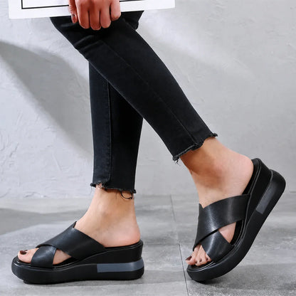 Women's flat cushioned faux-leather sandals with cross-strap open-toe design – Black