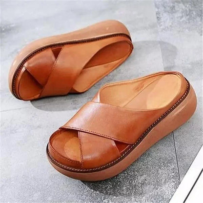 Women's flat cushioned faux-leather sandals with cross-strap open-toe design – Brown
