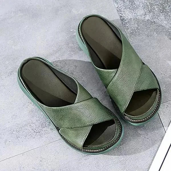 Women's flat cushioned faux-leather sandals with cross-strap open-toe design – Green