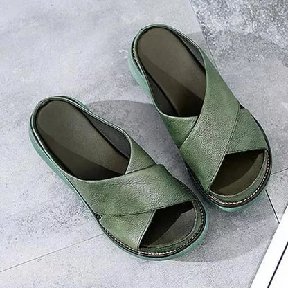 Women's flat cushioned faux-leather sandals with cross-strap open-toe design – Green