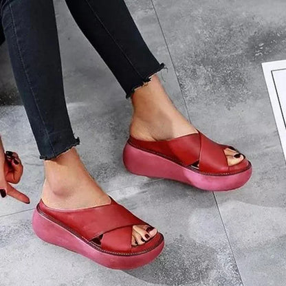 Women's flat cushioned faux-leather sandals with cross-strap open-toe design – Red