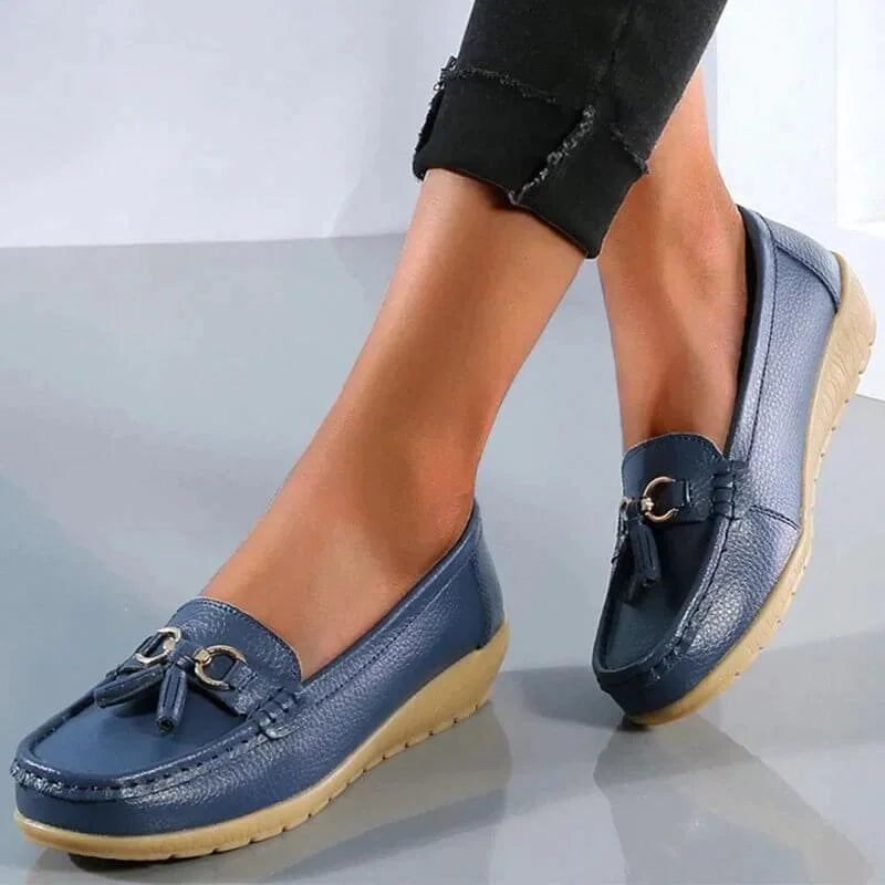 Women's flat moc-toe tassel loafers with tone buckle – Dark Blue