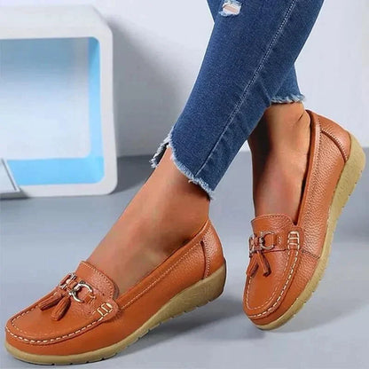 Women's flat moc-toe tassel loafers with tone buckle – Orange