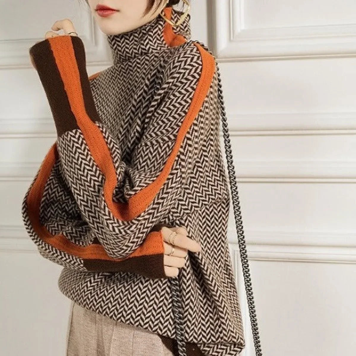Women's herringbone contrast-trim oversized turtleneck sweater