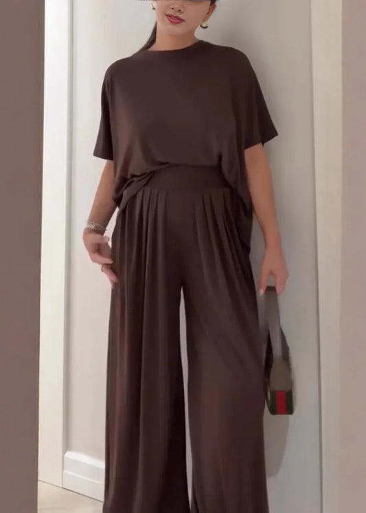 Women's jersey casual two-piece set with wide-leg pleated pants and a crewneck top – Brown