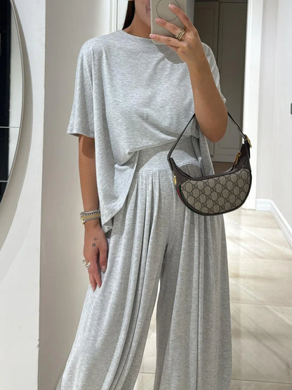Women's jersey casual two-piece set with wide-leg pleated pants and a crewneck top – Light Grey