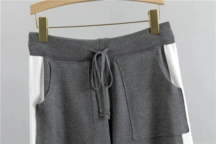 Women's knit color-block tracksuit with mock-neck and tapered-leg trousers