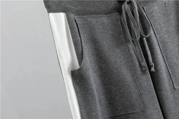 Women's knit color-block tracksuit with mock-neck and tapered-leg trousers